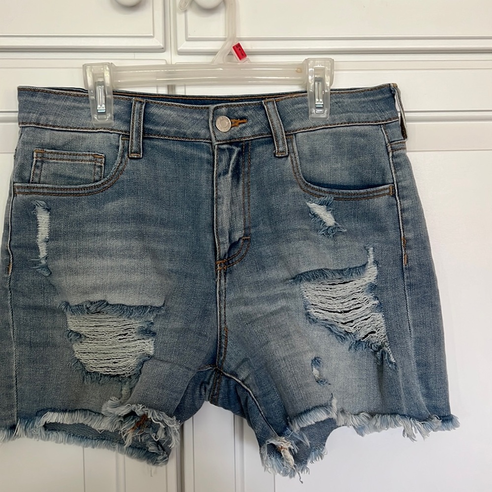 Denim frayed shorts